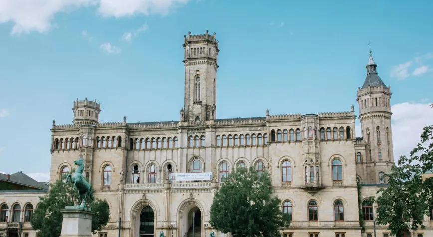 Türk öğrenciler için Almanya’da ücretsiz üniversite ve kariyer kapıları aralanıyor